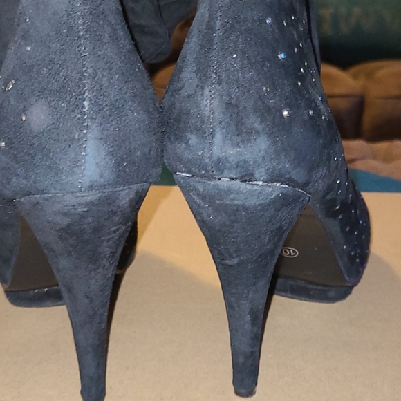 Boots - Picture 4 of 8